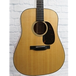 MARTIN D-18 GUITAR