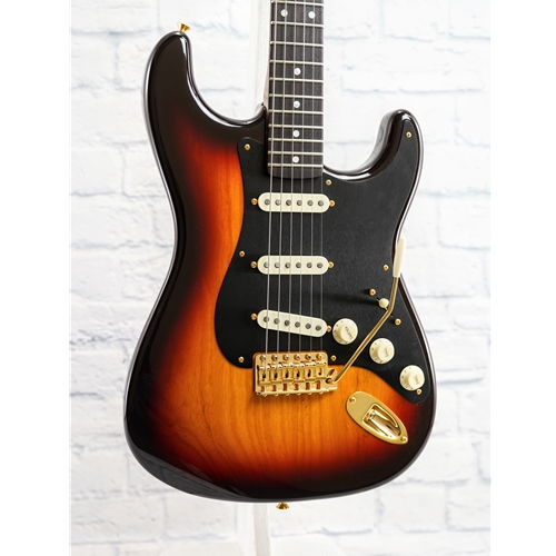 FENDER CUSTOM SHOP AMERICAN CUSTOM STRATOCASTER- NOS 3-COLOR SUNBURST