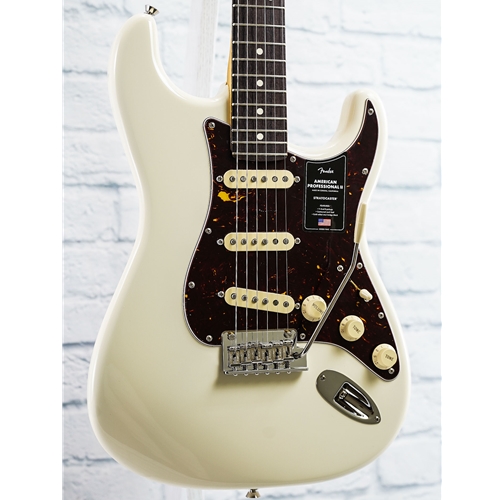 FENDER AMERICAN PROFESSIONAL II STRATOCASTER- OLYMPIC WHITE